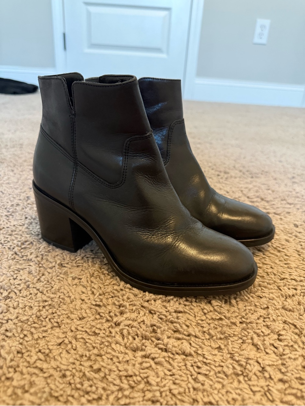 Women's Black Leather Ankle Boots - Clark’s